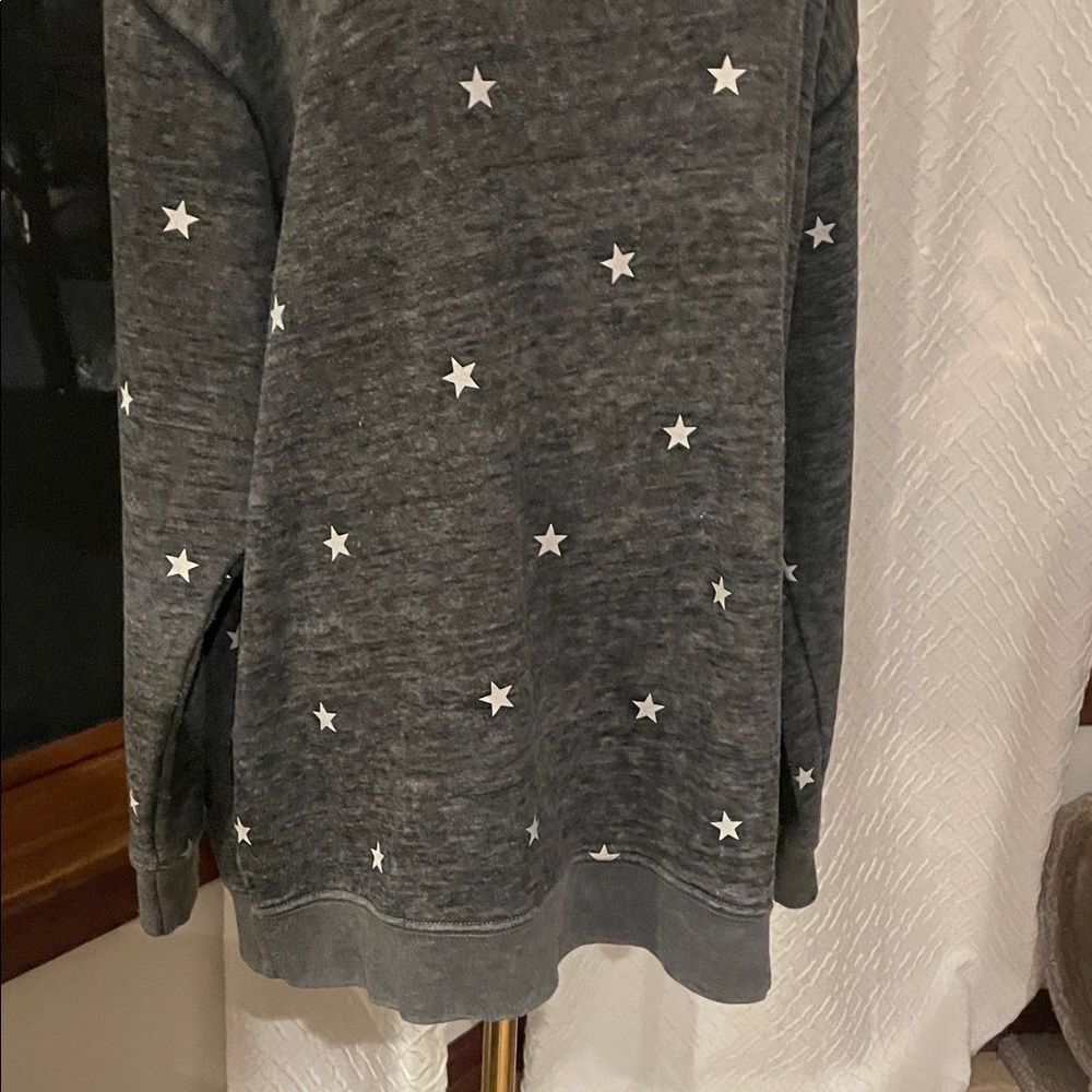 WILDFOX Oversized Gray Star Patterned Sweatshirt Large Distressed - Picture 5 of 7